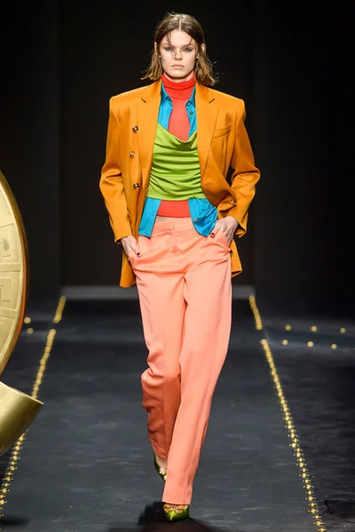 Look 25